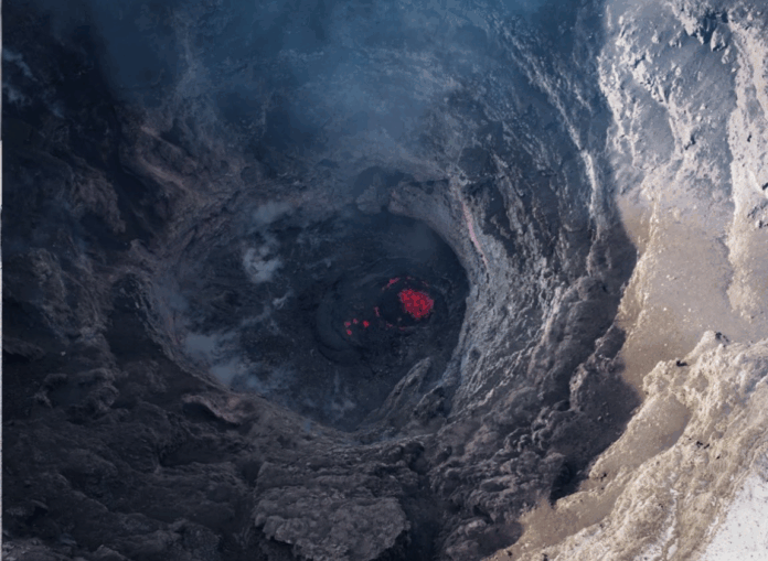 El fotógrafo Santiago Arau sorprendió al mostrar fotos inéditas del cráter del volcán Popocatépetl, captadas con un dron de alta resolución que ya son virales.