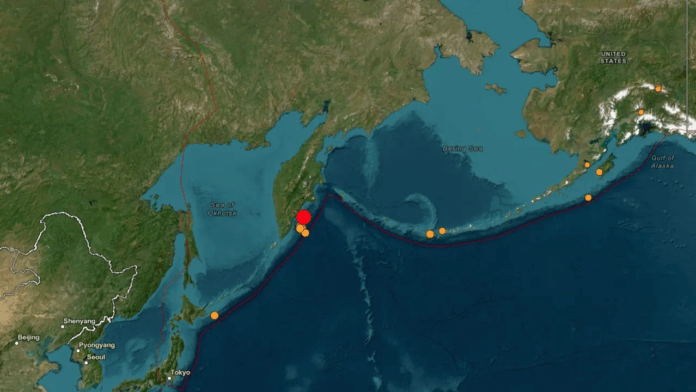 Un sismo de magnitud 7.4 sacudió Kamchatka, Rusia, este 12 de septiembre de 2025. Autoridades emitieron alerta por posibles tsunamis en la región del Pacífico.