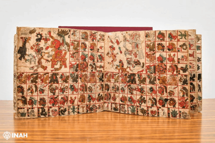 El INAH donó al Ayuntamiento de Tlaxcala el Manuscrito de Glasgow y otros documentos históricos, además de inaugurar la Biblioteca Comunitaria “Xinachtli Tlamatiliztli” en Quiahuixtlán con más de 2,000 libros.