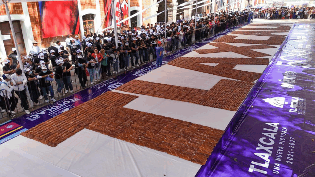 Tlaxcala logra un nuevo Récord Guinness con el pan de feria más grande del mundo. Un símbolo de unión y orgullo que celebra los 500 años de la capital del estado.