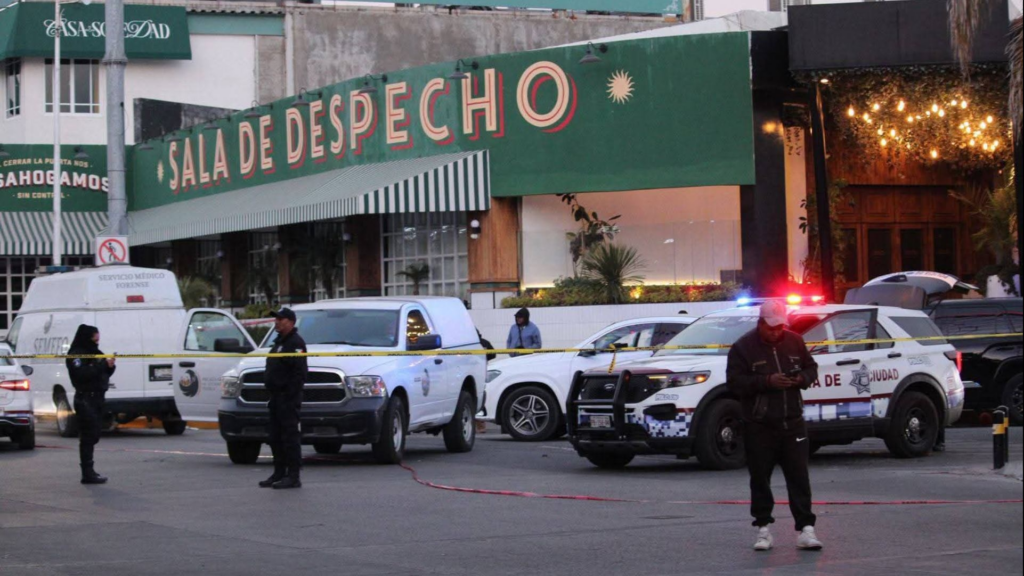Una balacera afuera del bar Sala de Despecho en Angelópolis,